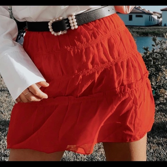 Red skirt - Picture 2 of 4